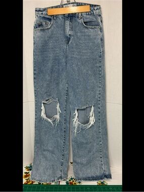 refuge Women’s sz 5 Wide Leg Distressed Jeans Knee Holes Casual Streetwear